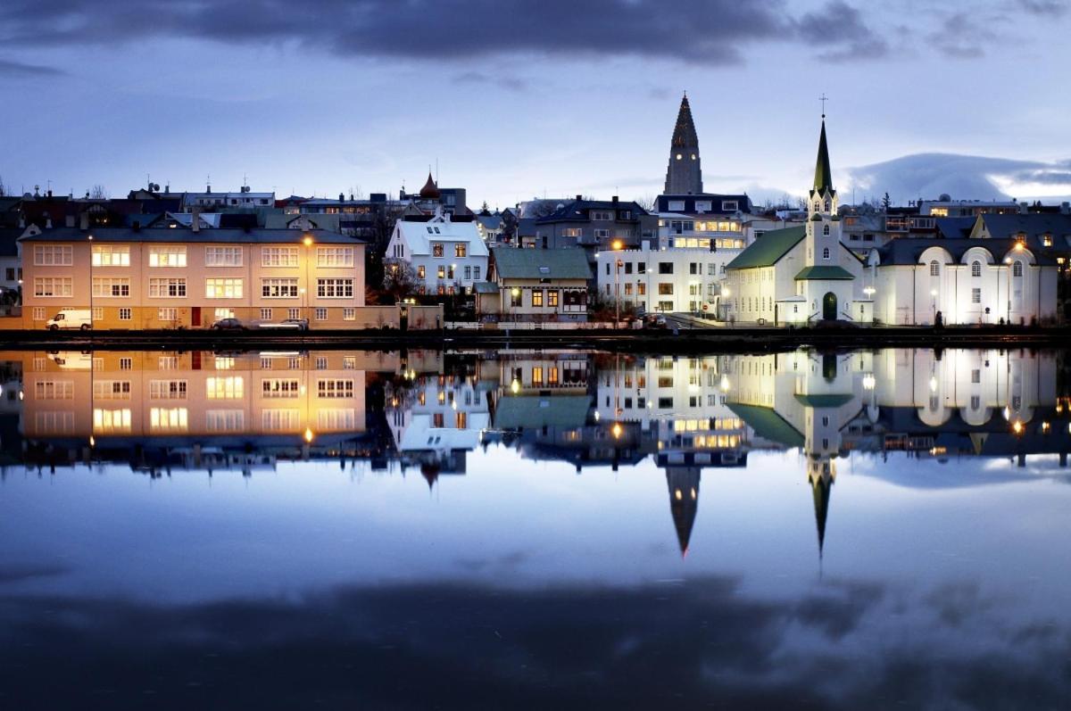 Lundur Apartments - Down Town Reykjavík Exteriör bild